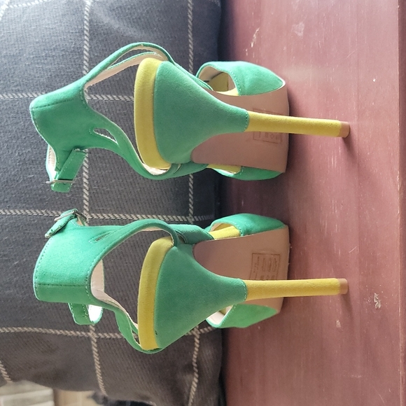 Heels - Shoedazzle - Picture 4 of 7